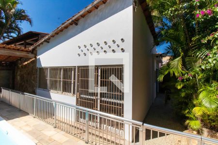 Fachada de casa à venda com 3 quartos, 180m² em Fátima, Niterói