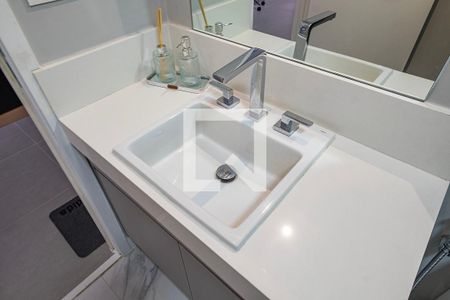 Banheiro de apartamento para alugar com 1 quarto, 35m² em Pinheiros, São Paulo