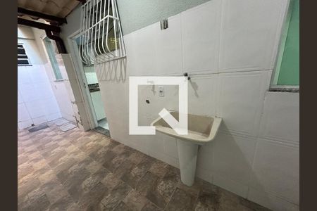 Área de Serviço de casa para alugar com 2 quartos, 55m² em Marechal Hermes, Rio de Janeiro