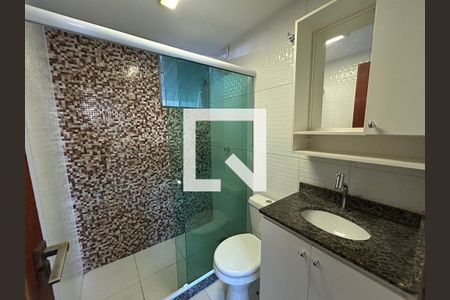 Banheiro de casa para alugar com 2 quartos, 55m² em Marechal Hermes, Rio de Janeiro