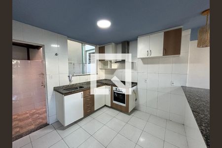 Cozinha de casa para alugar com 2 quartos, 55m² em Marechal Hermes, Rio de Janeiro