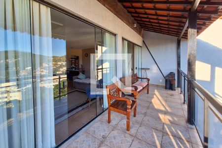 Sala de casa para alugar com 2 quartos, 220m² em Região Oceânica de Niterói, Niterói