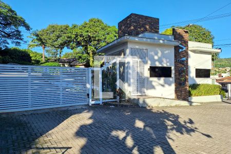 Fachada de casa para alugar com 2 quartos, 220m² em Região Oceânica de Niterói, Niterói