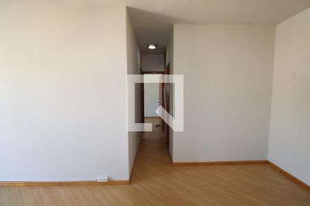 Corredor de apartamento para alugar com 2 quartos, 62m² em Cascadura, Rio de Janeiro