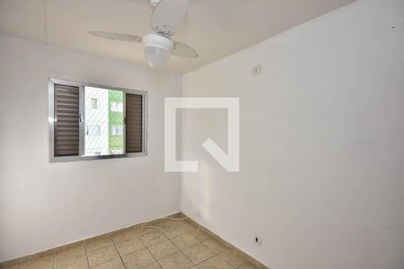 Quarto 2 de apartamento para alugar com 2 quartos, 48m² em Parque Pinheiros, Taboão da Serra