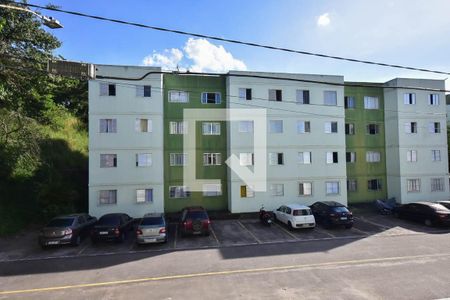 Sala Vista de apartamento para alugar com 2 quartos, 48m² em Parque Pinheiros, Taboão da Serra