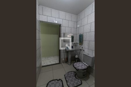 Banheiro de casa de condomínio para alugar com 3 quartos, 120m² em Itapuã, Salvador
