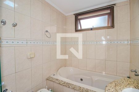 Banheiro da Suíte de apartamento à venda com 3 quartos, 113m² em Jardim Itu, Porto Alegre