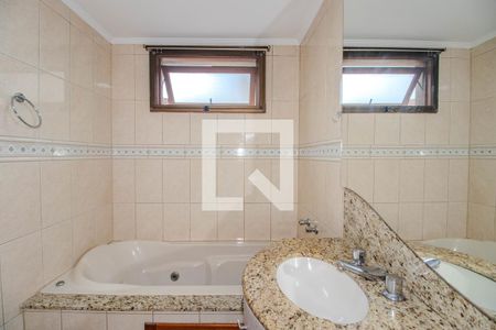 Banheiro da Suíte de apartamento à venda com 3 quartos, 113m² em Jardim Itu, Porto Alegre