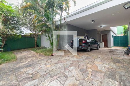 Garagem de casa à venda com 5 quartos, 700m² em Alto de Pinheiros, São Paulo