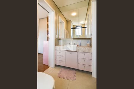 Banheiro do Quarto 4 de apartamento para alugar com 4 quartos, 150m² em Mangabeiras, Belo Horizonte