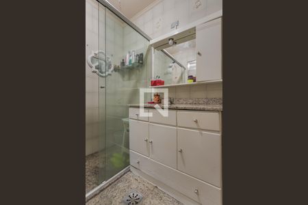 Banheiro de casa à venda com 4 quartos, 200m² em Vila Ipiranga, Porto Alegre