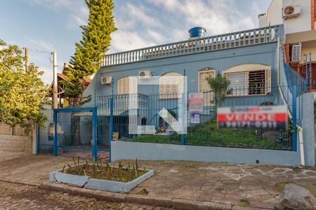 Fachada de casa à venda com 4 quartos, 200m² em Vila Ipiranga, Porto Alegre