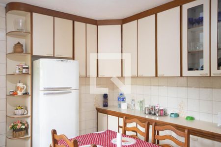 Cozinha 2 de casa à venda com 6 quartos, 147m² em Vila Nilo, São Paulo