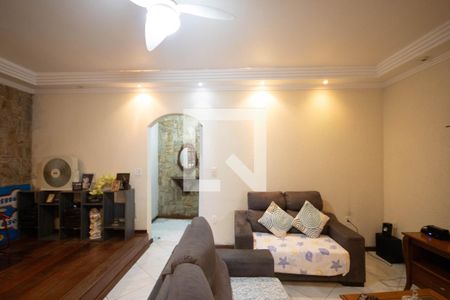 Sala  de casa à venda com 6 quartos, 147m² em Vila Nilo, São Paulo