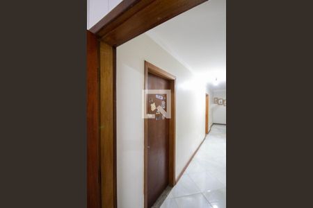 Corredor 1 de casa à venda com 6 quartos, 147m² em Vila Nilo, São Paulo