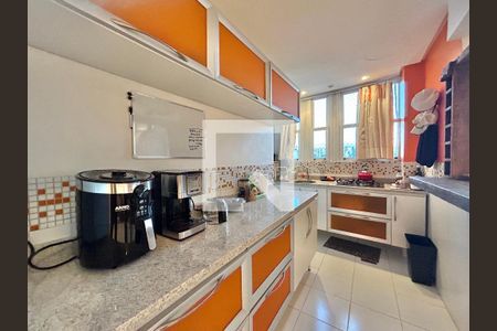 Cozinha de apartamento à venda com 2 quartos, 71m² em Floresta, Porto Alegre
