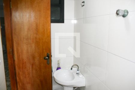 Banheiro de kitnet/studio para alugar com 1 quarto, 33m² em Cidade Ocian, Praia Grande