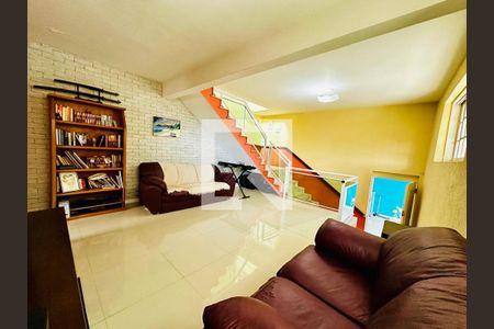 Casa à venda com 3 quartos, 236m² em Itaipu, Niterói