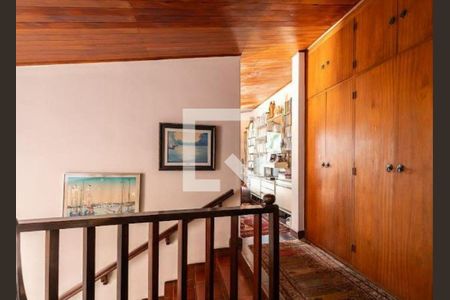 Casa à venda com 3 quartos, 260m² em Jardim Everest, São Paulo