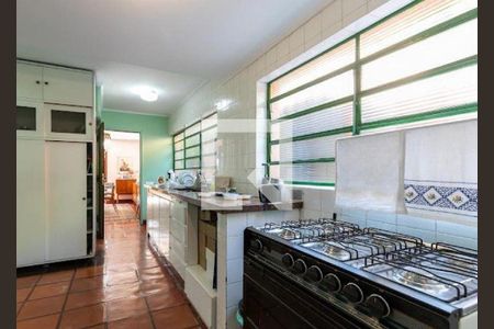 Casa à venda com 3 quartos, 260m² em Jardim Everest, São Paulo
