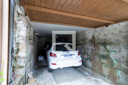 Garagem de casa à venda com 3 quartos, 110m² em Vila Nova, Porto Alegre