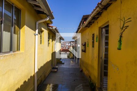 Área Externa de casa à venda com 2 quartos, 400m² em Vila Carmosina, São Paulo