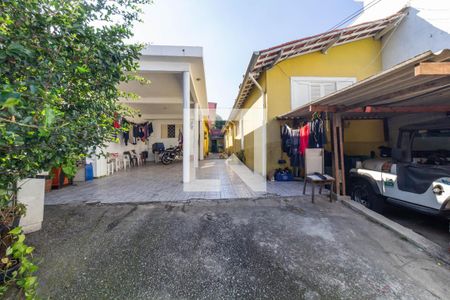 Área Externa de casa à venda com 2 quartos, 400m² em Vila Carmosina, São Paulo