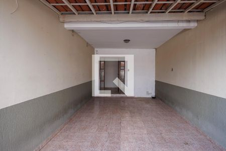 Garagem de casa para alugar com 3 quartos, 240m² em Centro, Taubaté