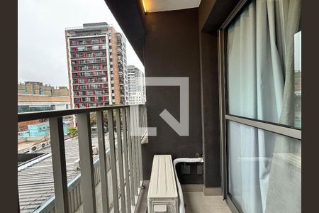 Varanda de kitnet/studio para alugar com 1 quarto, 24m² em Indianópolis, São Paulo