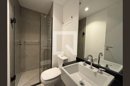 Banheiro de kitnet/studio para alugar com 1 quarto, 24m² em Indianópolis, São Paulo