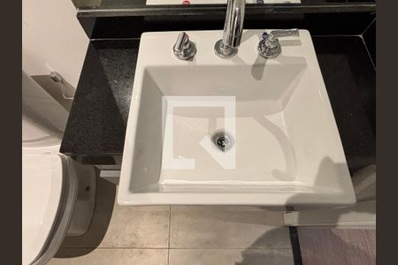 Banheiro de kitnet/studio para alugar com 1 quarto, 24m² em Indianópolis, São Paulo