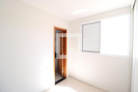 Suíte de apartamento para alugar com 2 quartos, 68m² em Segismundo Pereira, Uberlândia