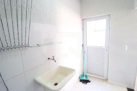 Área de Serviço de apartamento para alugar com 2 quartos, 68m² em Segismundo Pereira, Uberlândia