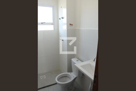 Banheiro de apartamento para alugar com 2 quartos, 42m² em Jardim Alvorada, Nova Iguaçu