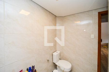 Banheiro de apartamento à venda com 2 quartos, 77m² em São João, Porto Alegre