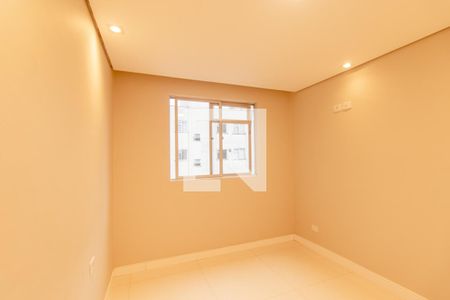 Quarto 1 de apartamento para alugar com 2 quartos, 50m² em Água Verde, Curitiba