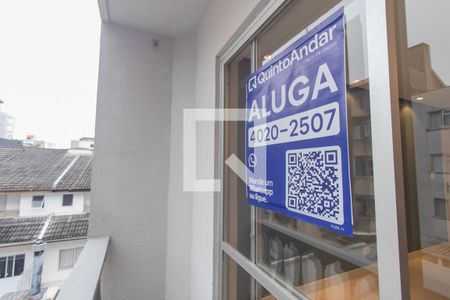 Plaquinha de apartamento para alugar com 2 quartos, 50m² em Água Verde, Curitiba