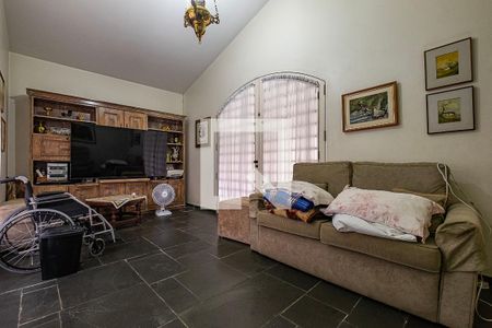 Sala de TV de casa à venda com 4 quartos, 380m² em Alto de Pinheiros, São Paulo