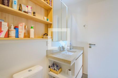 Banheiro da Suíte de apartamento à venda com 2 quartos, 62m² em Navegantes, Porto Alegre