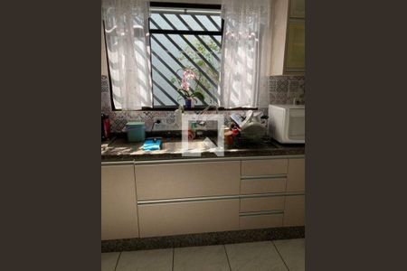 Casa à venda com 4 quartos, 220m² em Vila Constanca, São Paulo