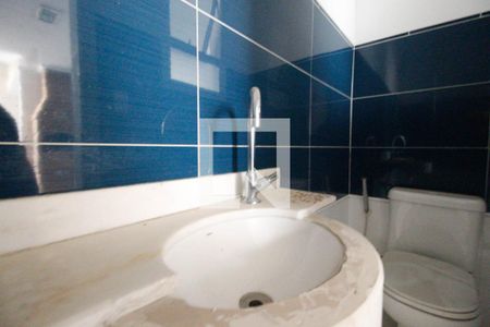Banheiro de serviço de casa à venda com 3 quartos, 400m² em Jardim São Paulo, São Paulo