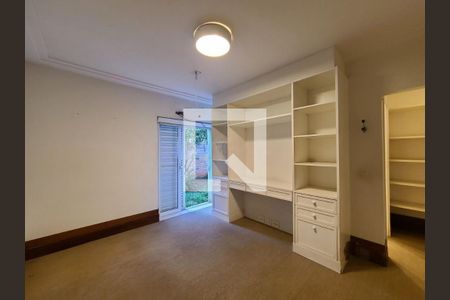 Casa à venda com 4 quartos, 500m² em Jardim Guedala, São Paulo