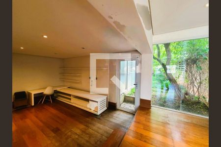 Casa à venda com 4 quartos, 500m² em Jardim Guedala, São Paulo