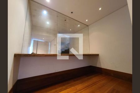 Casa à venda com 4 quartos, 500m² em Jardim Guedala, São Paulo