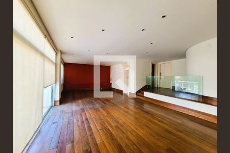 Casa à venda com 4 quartos, 500m² em Jardim Guedala, São Paulo