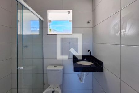 Banheiro da Suíte de casa de condomínio para alugar com 1 quarto, 60m² em Piratininga, Niterói