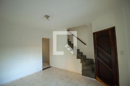 Sala de casa para alugar com 2 quartos, 80m² em Vila Santo Estevão, São Paulo