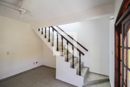 Sala de casa para alugar com 3 quartos, 330m² em Vila Avelina, Nova Iguaçu