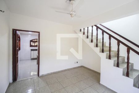 Sala de casa para alugar com 3 quartos, 330m² em Vila Avelina, Nova Iguaçu